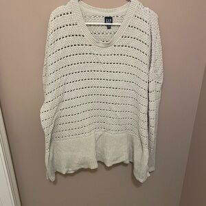GAP Women's V-Neck Sweater in Cream
